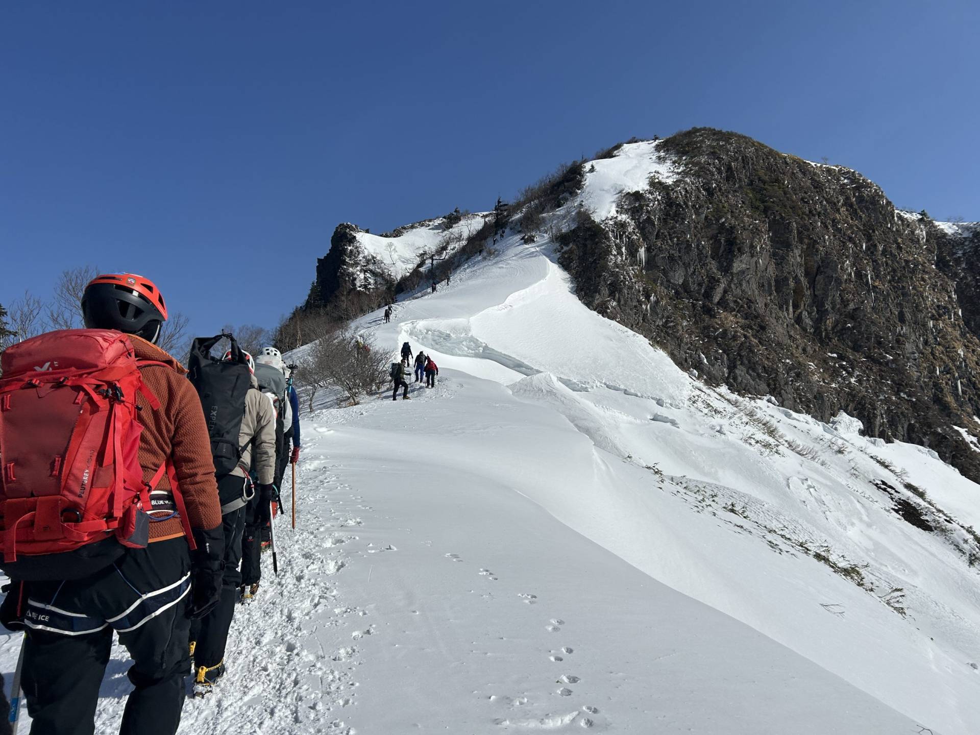 上州武尊山へ向かう雪の稜線